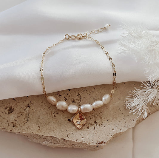 Moana - Gold or Silver Plated Pearl Bracelet